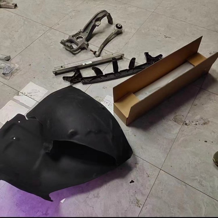 特斯拉汽車配件全面解析 從車門到ABS泵的必備組件